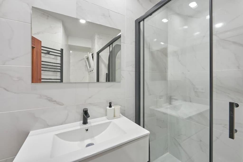 Apartamento Reformado, Centrico , Wifi . Dr Magoo *