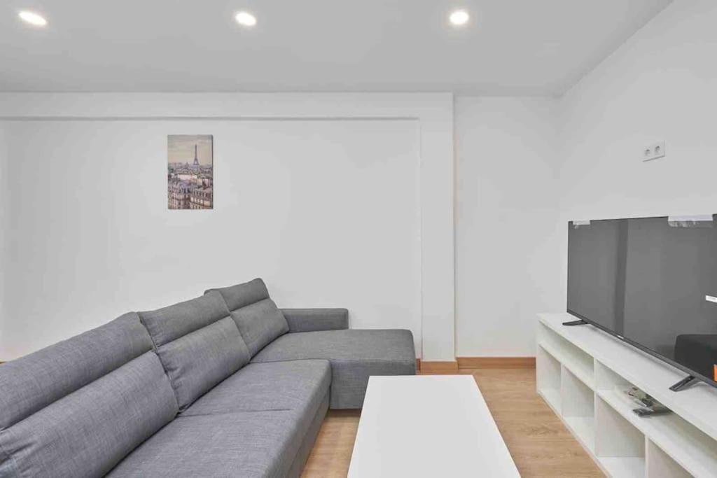 Apartamento Reformado, Centrico , Wifi . Dr Magoo Oviedo